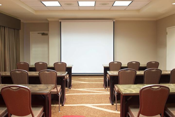 Hampton Inn & Suites Pittsburgh-Meadow Lands