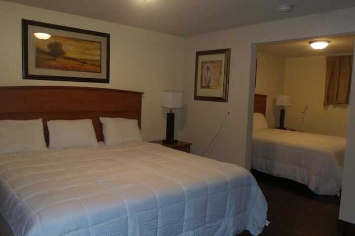 Room 6 of 16