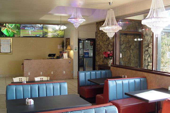 Dining 70 of 76