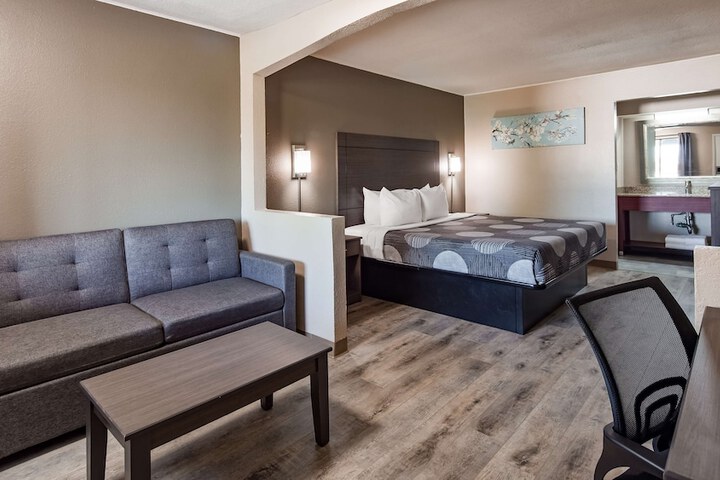 Room 13 of 25