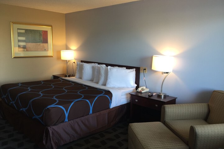 Room 8 of 16