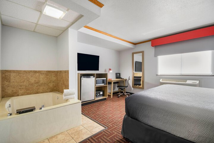 Super 8 by Wyndham Eveleth