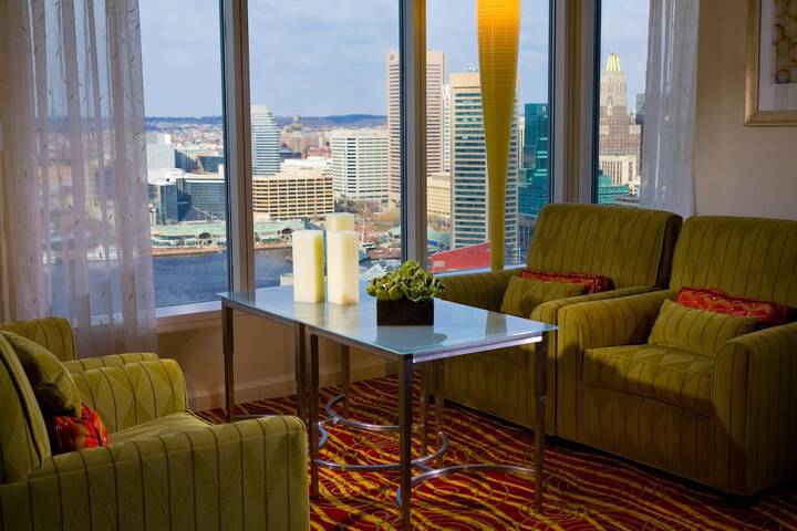 Lounge 113 of 125