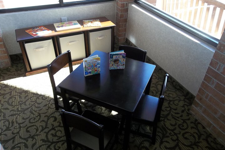Dining 17 of 20