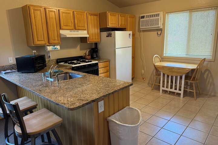 Mountain Landing Suites & RV Park