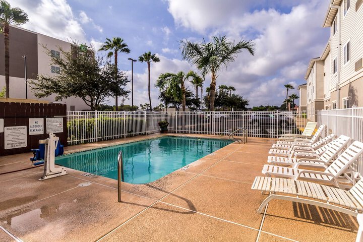 Pool 4 of 37