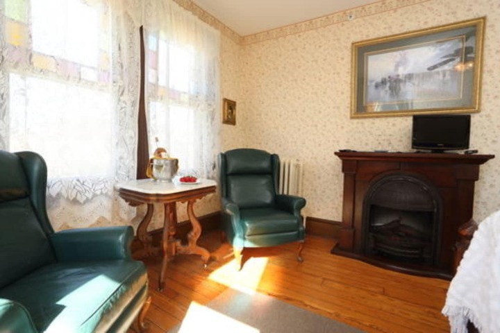 Room 15 of 48