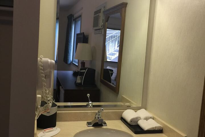 Room 34 of 43