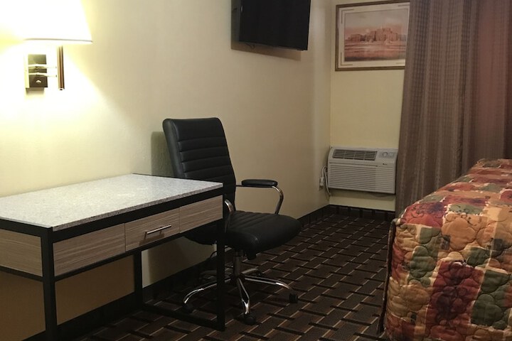 Room 32 of 38
