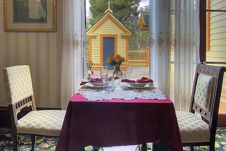 Gingerbread Mansion Inn