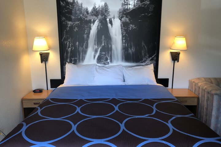 Room 28 of 40