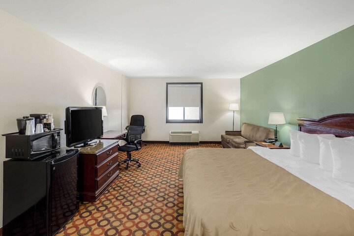 Room 17 of 32