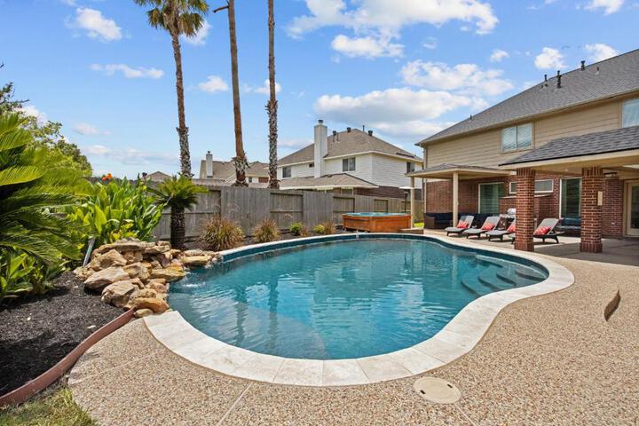 Upscale 4BR Cypress Home w Pool Hot Tub, Theater, Sleeps 20