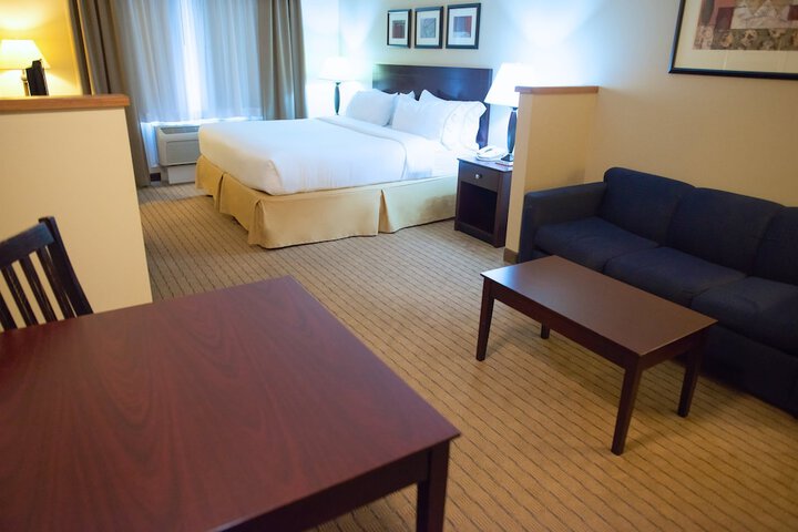 Room 15 of 48