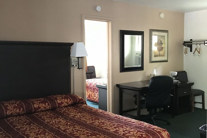 Room 13 of 25