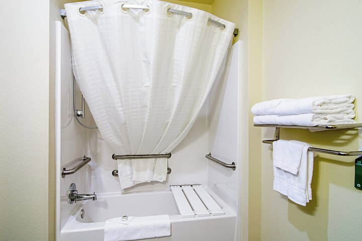 Cobblestone Hotel & Suites - Paxton