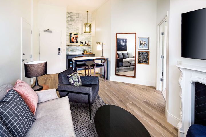 ANDAZ SAVANNAH BY HYATT