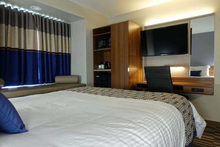 Room 14 of 42