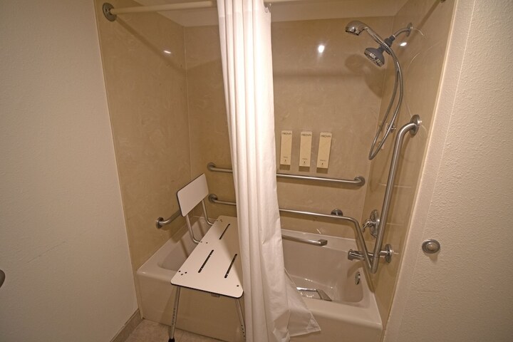 Room 14 of 41