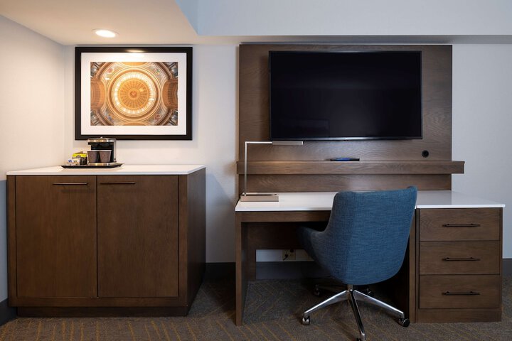 Room 54 of 80