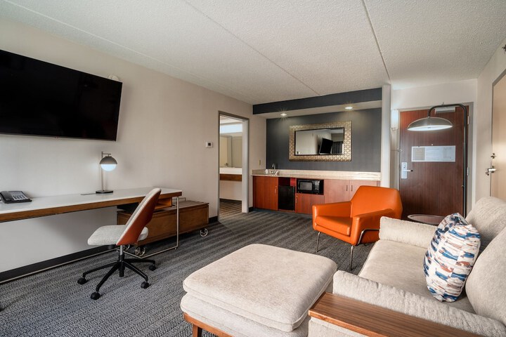 Room 25 of 47