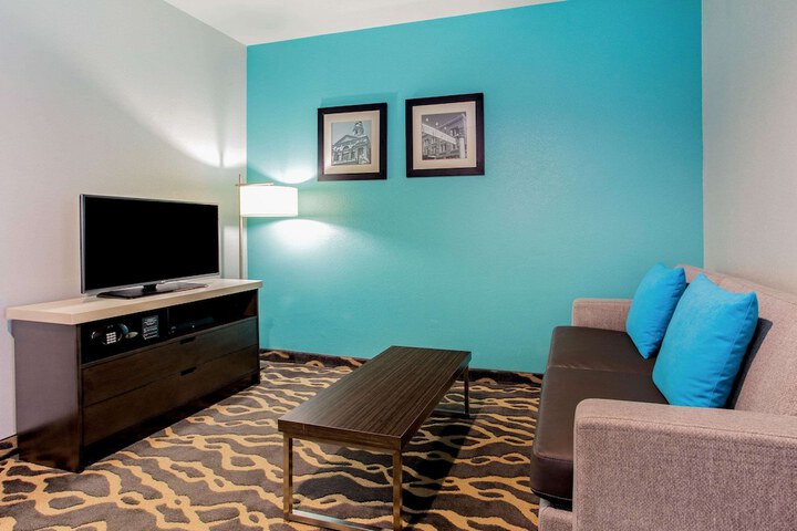 La Quinta Inn & Suites by Wyndham Northlake Fort Worth