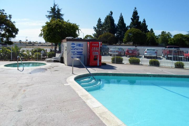 Pool 12 of 37