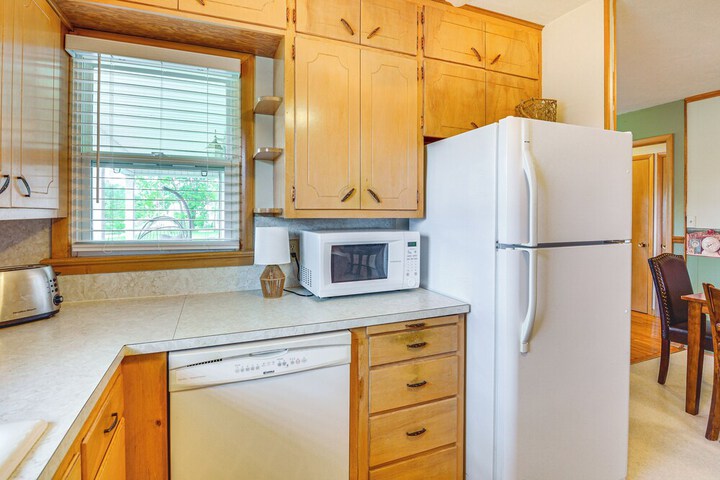 Walk to Restaurants: Stockton Home w / Game Room