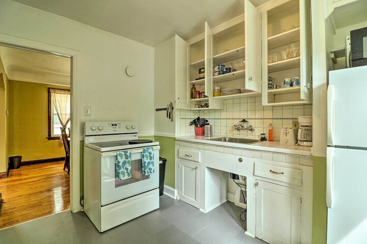 Cozy Duplex: Half Mi to Magic Bag & Woodward Ave!