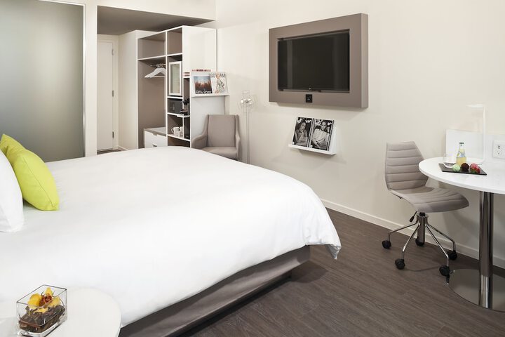 Room 32 of 83