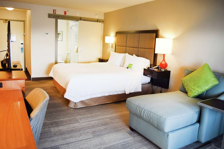 Room 27 of 73