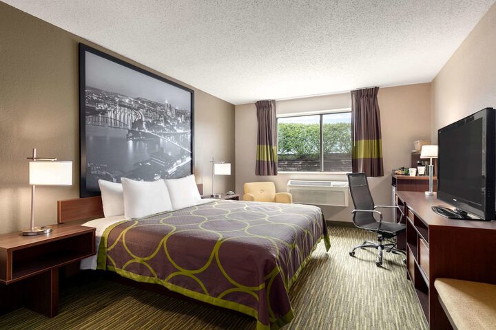 Room 20 of 33