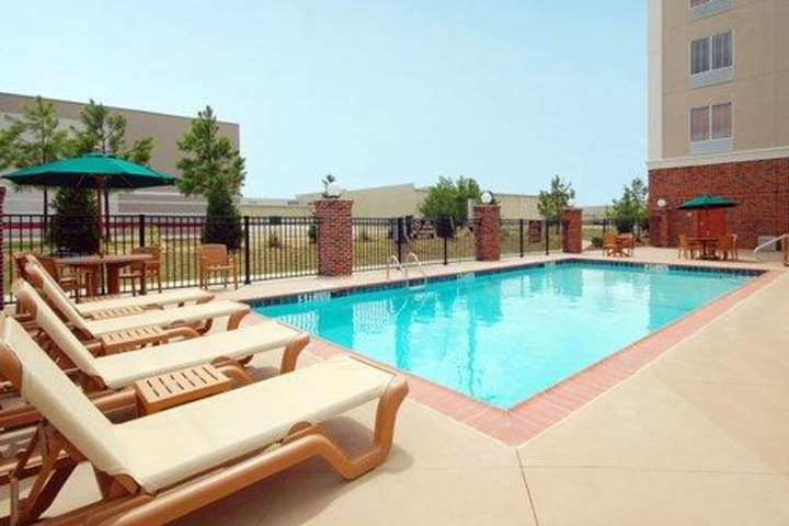 Comfort Suites Flowood - Jackson Airport (must meet transportation requirement)