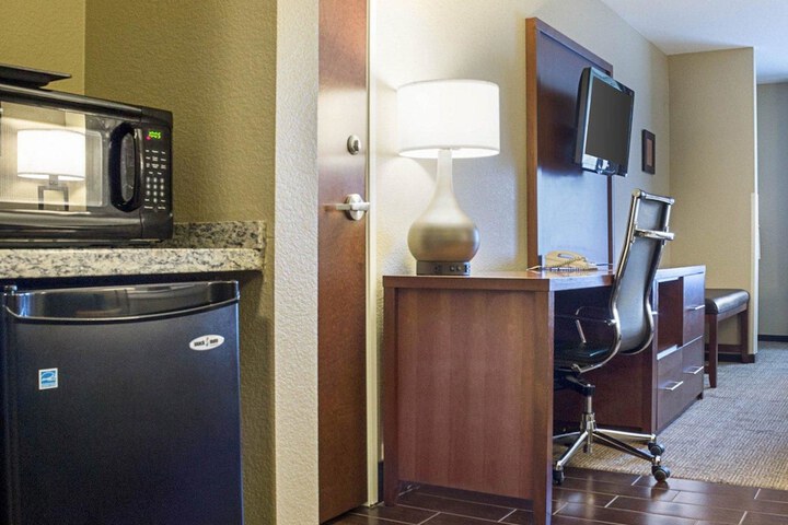 Comfort Suites Minot South