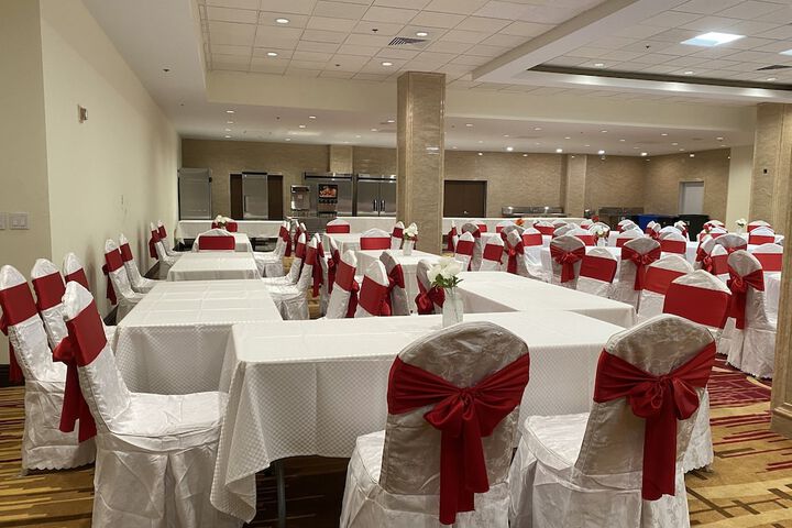 Ballroom/Hall 73 of 84