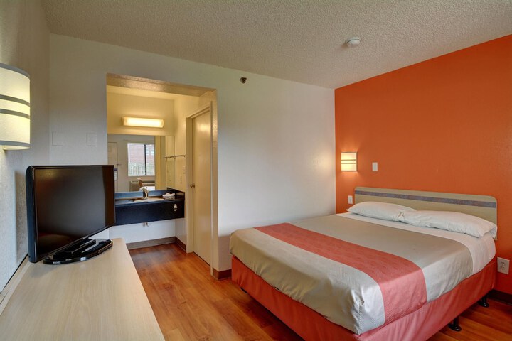 Room 26 of 34