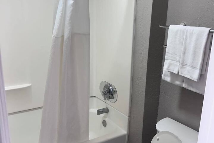 Room 13 of 35