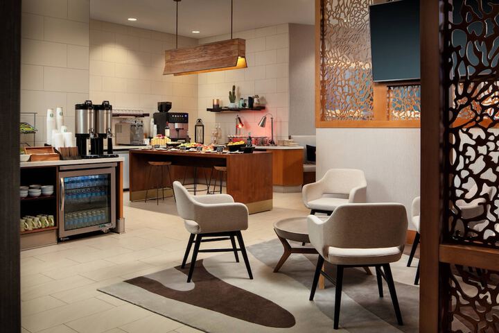 Lounge 43 of 50