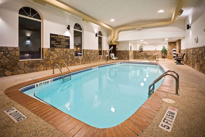 Pool 4 of 24
