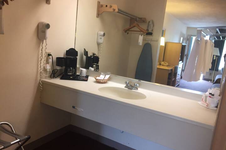 Room 13 of 33