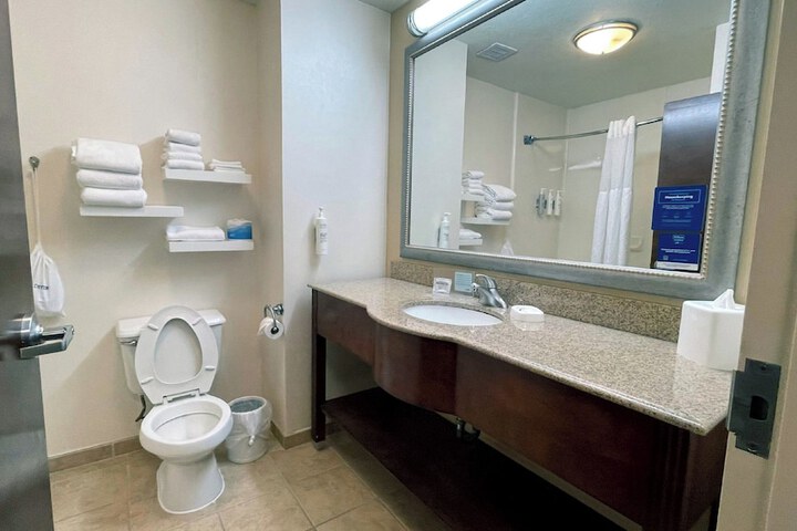 Room 25 of 32