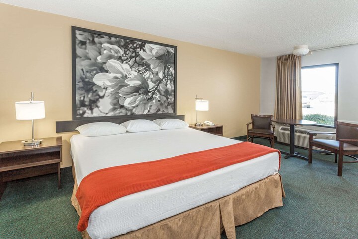 Room 8 of 21
