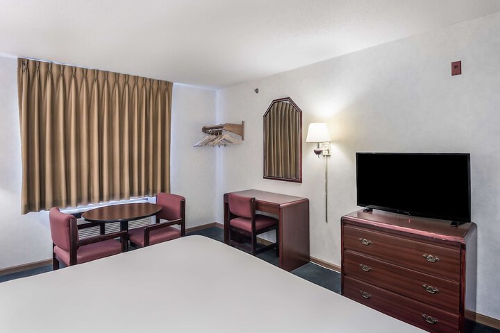 Room 15 of 33