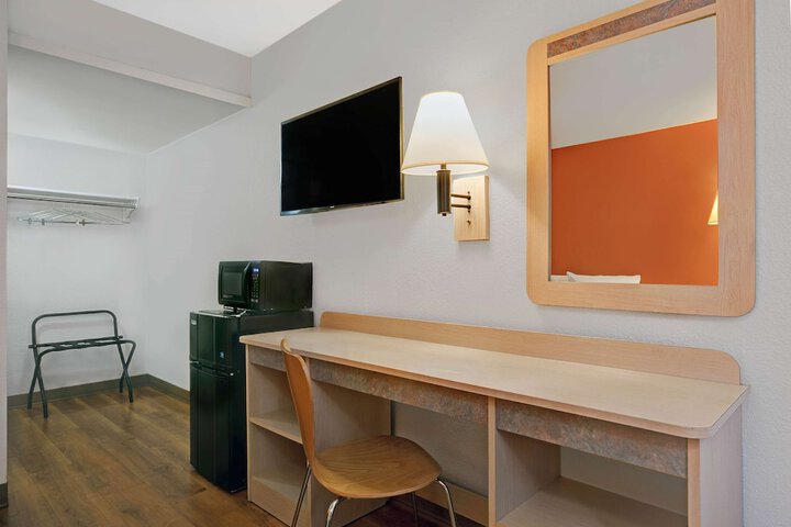 Room 13 of 20