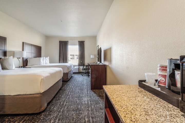 Cobblestone Hotel & Suites - Newport