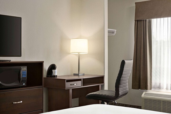 Room 26 of 40