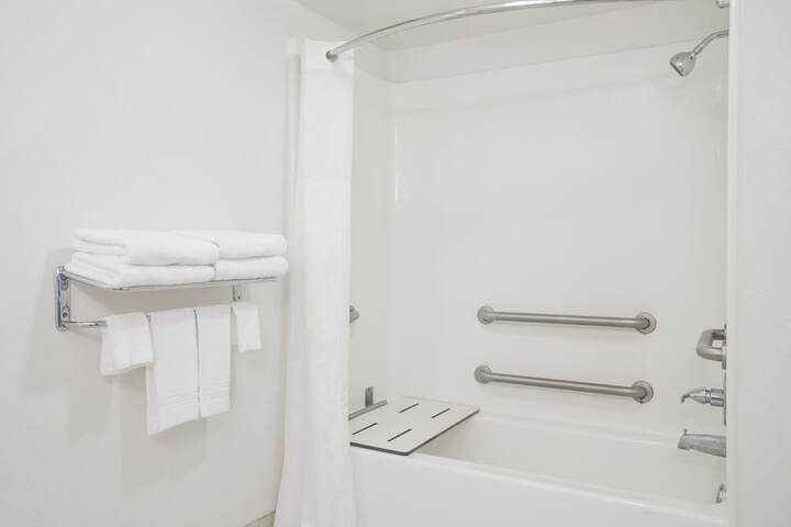 Room 16 of 34