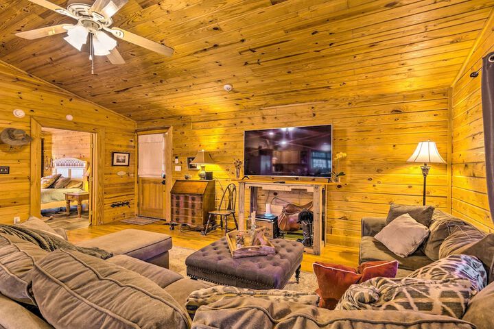 Pet-friendly Cabot Cabin w / Fenced Yard!