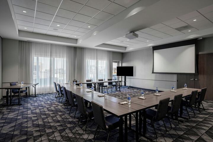 Courtyard by Marriott Indianapolis Fishers