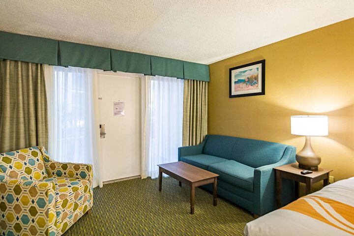 Room 28 of 77